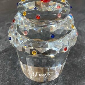 Simon designs crystal cupcake paperweight